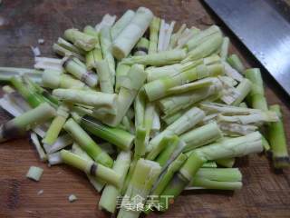 脚骨笋烧排骨的做法步骤：3