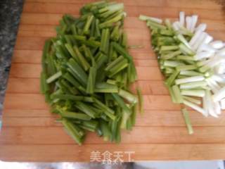 香葱炒肉的做法步骤：1