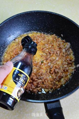 大对虾酱炒面的做法步骤：8