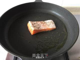 【黑椒三文鱼】的做法步骤：11