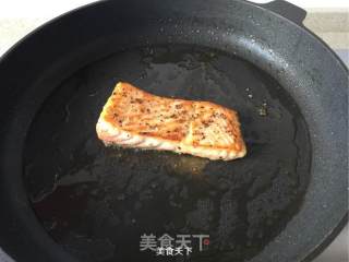 【黑椒三文鱼】的做法步骤：12