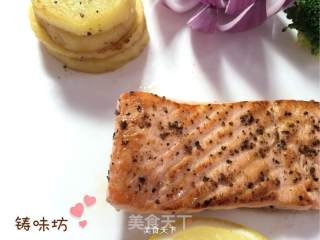 【黑椒三文鱼】的做法步骤：15