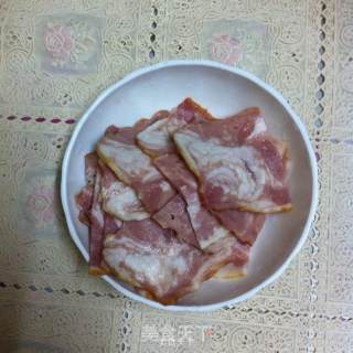 培根炒青椒的做法步骤：2