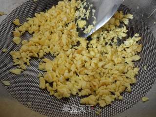 韭菜鸡蛋肉虾皮馅饼的做法步骤：3
