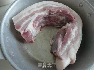东坡肉的做法步骤：1