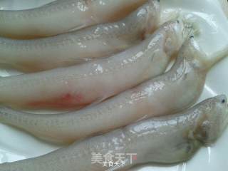 龙头鱼炖嫩豆腐的做法步骤：1