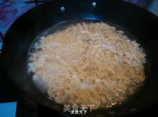 炒方便面的做法步骤：3