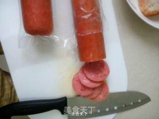 熏烤火腿肠三文治的做法步骤：2