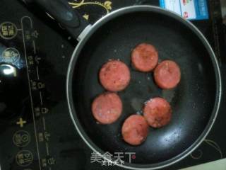 熏烤火腿肠三文治的做法步骤：3