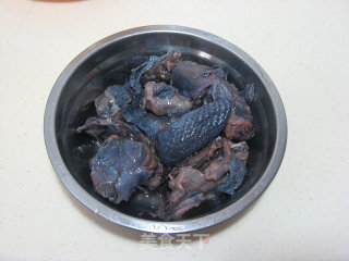 蟹味菇乌鸡汤的做法步骤：1