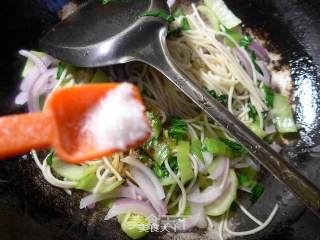 洋葱青菜素炒面的做法步骤：7