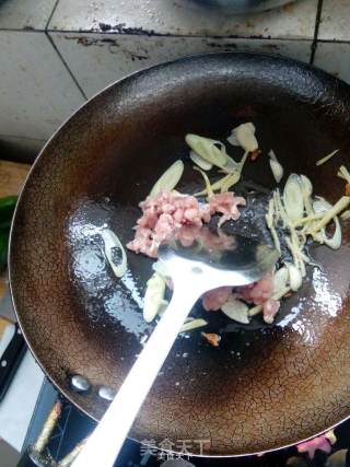 家常肉末豆腐炒洋葱的做法步骤：4