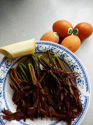 香椿炒蛋的做法步骤：1