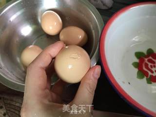 原壳鸡蛋布丁盆栽的做法步骤：1
