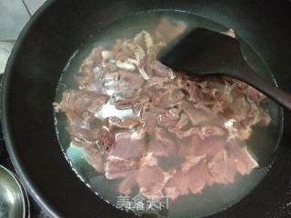 饭店美味在家做-蒜子玉米煲牛肉的做法步骤：2