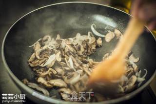 奶油蘑菇汤 【芸芸小厨】的做法步骤：3