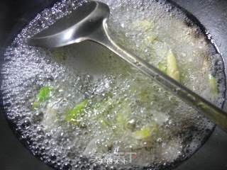 雪菜雷笋炒蚕豆的做法步骤：5