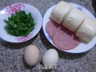 韭菜火腿片馒头煎糕的做法步骤：1