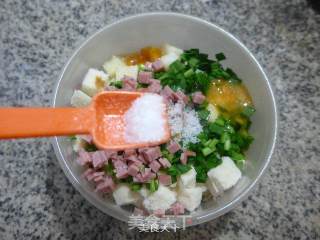 韭菜火腿片馒头煎糕的做法步骤：9