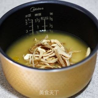 鲜美营养的焖饭-----松茸焖饭的做法步骤：6