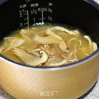 鲜美营养的焖饭-----松茸焖饭的做法步骤：7