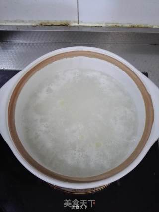 广式腊肠煲仔饭的做法步骤：1