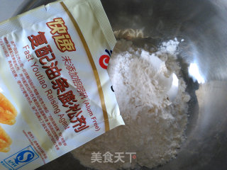 香酥油条的做法步骤：1
