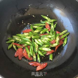 腊肠炒尖椒的做法步骤：5