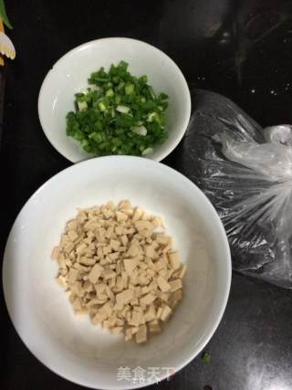 葱香花卷的做法步骤：4