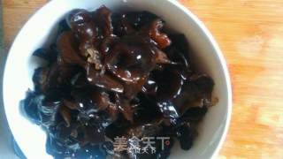 黄瓜炒木耳的做法步骤：2