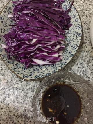 凉拌紫甘蓝的做法步骤：3