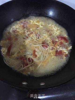 西红柿鸡蛋面的做法步骤：5