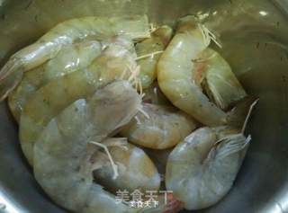 油爆大虾的做法步骤：1