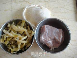 白灵菇榨菜炒肉丝的做法步骤：1