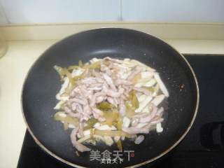 白灵菇榨菜炒肉丝的做法步骤：8