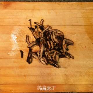 香菇炒青菜的做法步骤：2