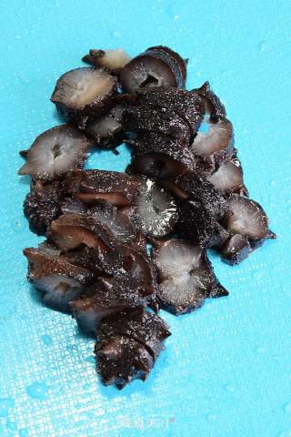 豪华版蛋炒饭—海参蛋炒饭的做法步骤：2