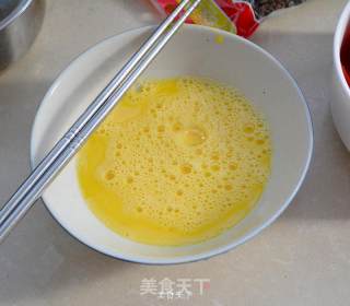 西红柿炒鸡蛋—三分钟菜的做法步骤：2