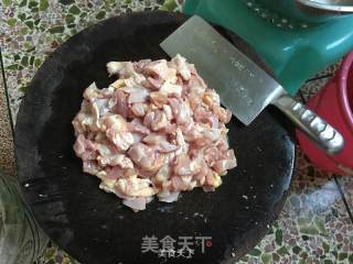 香菇鸡丁的做法步骤：3