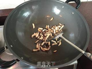 香菇鸡丁的做法步骤：9