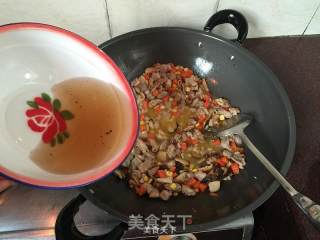 香菇鸡丁的做法步骤：12