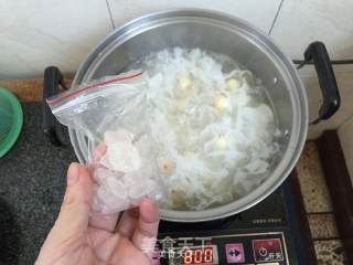 银耳莲子羹的做法步骤：6
