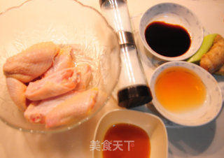 姜丝蜜汁鸡翅的做法步骤：2