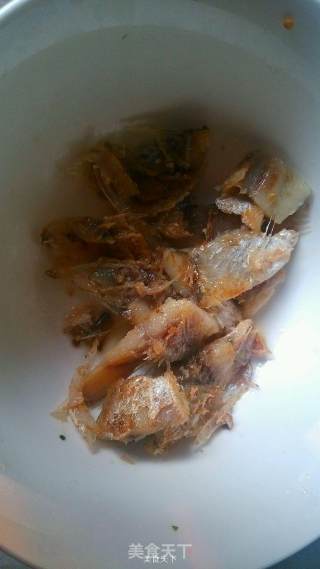 咸鱼炖茄子干的做法步骤：3
