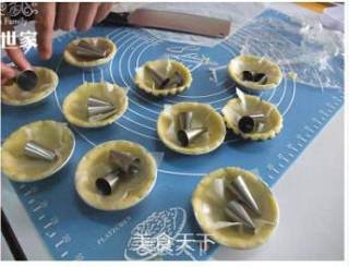 蓝莓脆皮塔 炎炎夏日自制蛋挞的做法步骤：8