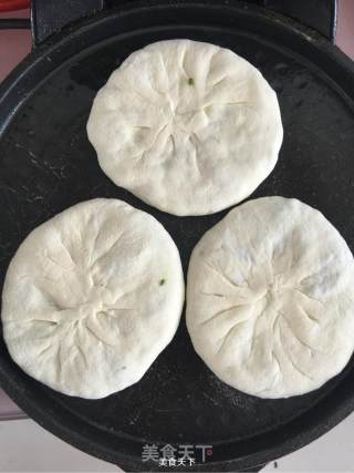 韭菜鸡蛋馅饼的做法步骤：4