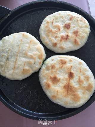 韭菜鸡蛋馅饼的做法步骤：5