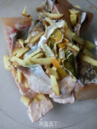 梅菜蒸鱼腩的做法步骤：1