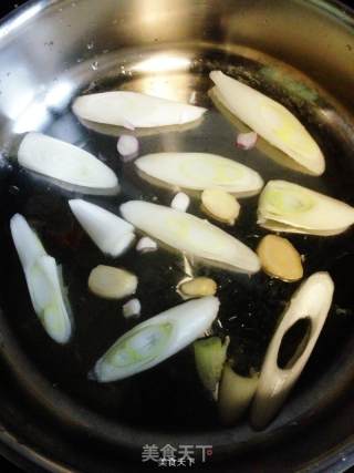 酱香土鸡焖锅——原汁原味不加水的做法步骤：3