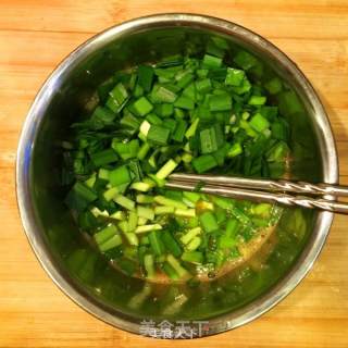 韭菜鸡蛋饼的做法步骤：4